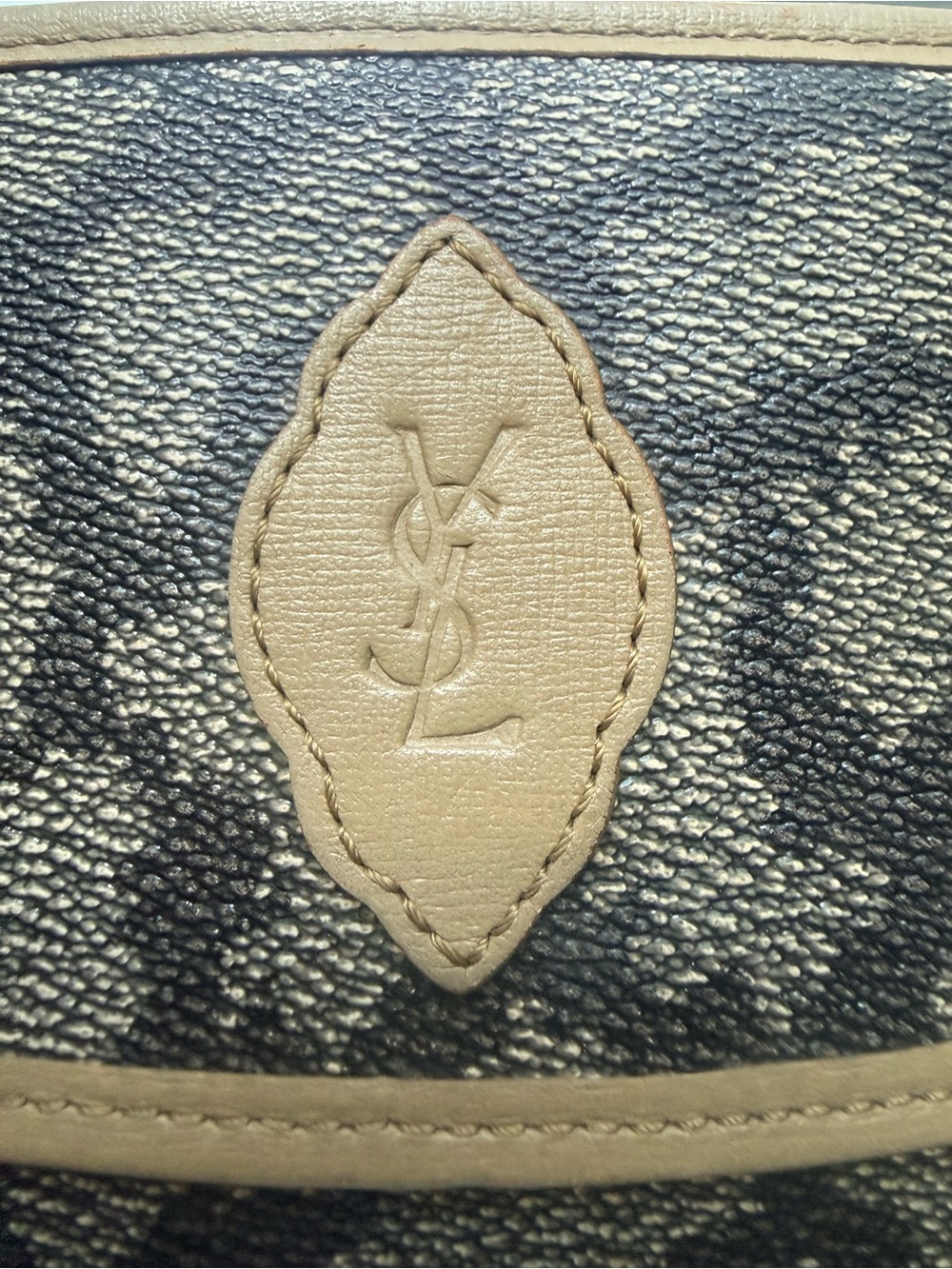 Vintage YSL Yves Saint Laurent Giraffe Print Taupe Gray Canvas Clutch Pouch - Picture 6 of 16